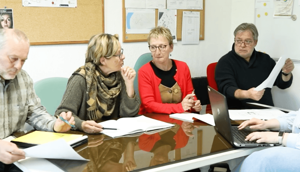 Soutien et solidarité, Emmaüs Cahors, associations caritatives, repas solidaires, actions sociales.