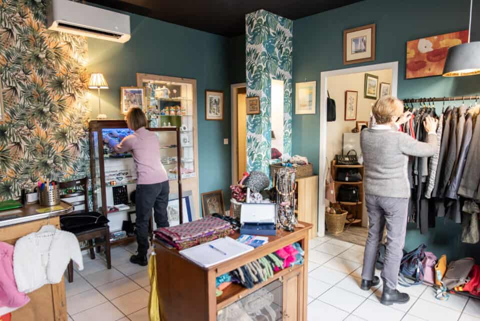 Aide humanitaire Emmaüs Cahors, collecte et redistribution solidaire.